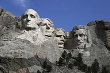 https://upload.wikimedia.org/wikipedia/commons/thumb/f/f3/Dean_Franklin_-_06.04.03_Mount_Rushmore_Monument_%28by-sa%29-3_new.jpg/220px-Dean_Franklin_-_06.04.03_Mount_Rushmore_Monument_%28by-sa%29-3_new.jpg